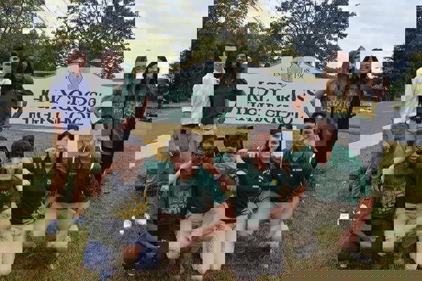 Connecticut - Trường Trung Học Holy Cross High School - USA